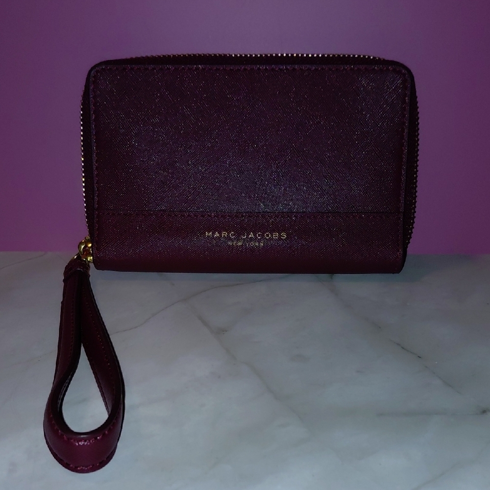 Marc Jacobs Wristlet Wallet In Burgundy 💗